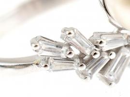 Ezüst(Ag) gyűrű tenyésztett gyönggyel, jelzett, méret: 54, bruttó: 2,83 g