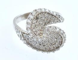 Ezüst(Ag) gyűrű kövekkel gazdagon kirakva, jelzett, méret: 59, bruttó: 5,86 g