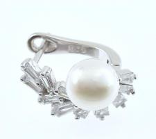 Ezüst(Ag) fülbevalópár tenyésztett gyönggyel, jelzett, h: 1,8 cm, bruttó: 4,93 g