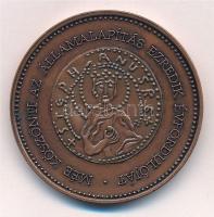 2000. "MÉE köszönti az Államalapítás ezredik évfordulóját" bronz naptárérem (42,5mm) T:1- ...