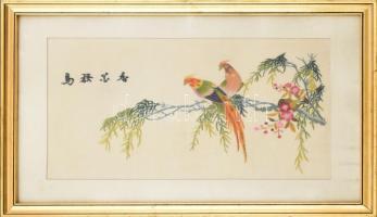 Ismeretlen jelzéssel, feltehetően XX: sz. kínai alkotó: Madarak. Hímzés. Dekoratív, üvegezett fa keretben, 29,5×48,5 cm