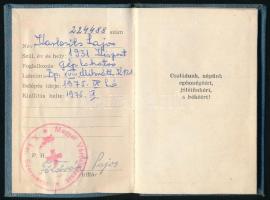 1975 Magyar Vöröskereszt tagsági könyv 8 db tagdíjbélyeggel