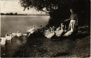 1928 Libapásztorlány / Hungarian folklore, goose shepherd