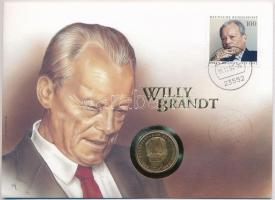 Német Szövetségi Köztársaság 1994D 2M Cu-Ni, Willy Brandt érmés borítékban bélyeggel, bélyegzéssel T:1 FRG 1994 2 Mark Cu-Ni Willy Brandt in coin envelope with stamps and cancellations C:UNC