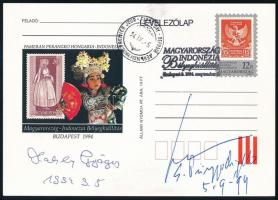 Habsburg György (1964-) magyar politikus és Soelaeman Pringgodigdo indonéz nagykövet aláírása levelezőlapon