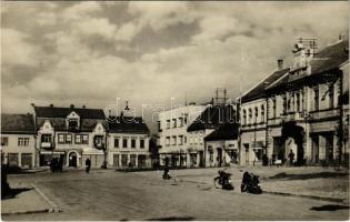 Galgóc, Frasták, Hlohovec; tér, üzletek, motorbicikli / square, shops, motorcycles