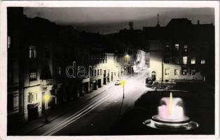 1940 Besztercebánya, Banská Bystrica; tér este, üzletek / square at night, shops