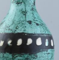 Gorka Lívia (1925 - 2011) Díszváza. Korongozott és kézzel formázott kerámia. Oldalán zöld, fekete, f...