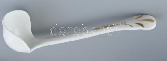 Kínálótál, szoszié, porcelán, jelzett, nemesi korona és monogram: HM?, kopott, d: 25,5cm, 26x12,5cm