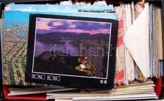 Vegyes modern képeslaptétel cipősdobozban