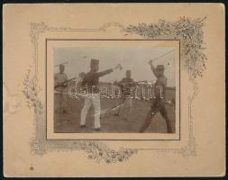 cca 1910 Katonákat támadó civillel szembeni fellépés, kartonra kasírozott fotó, hátoldalon a parancsnok nevesítve, 8×10,5 cm