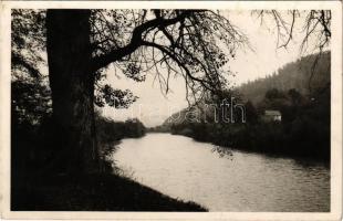 1941 Máramarossziget, Sighetu Marmatiei; Petőfi liget részlet az Iza folyóval. Perl kiadása / park, riverside