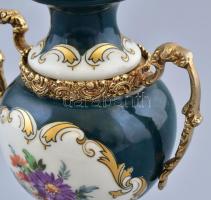 Amfóra, porcelán, fém rátéttel, jelzett, kopott, m:17cm