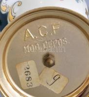 Amfóra, porcelán, fém rátéttel, jelzett, kopott, m:17cm