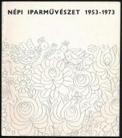 Népi iparművészet 1953-1973. Bp., 1973. + A Zsolnay kerámia. Vezető az állandó kiállításhoz. Pécs, 1980. Kiadói papírkötés, kissé kopottas állapotban.