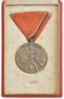 1959. Tanácsköztársasági Emlékérem ezüstözött Br kitüntetés, eredeti, kopott mellszalaggal, dísztokban T:2 NMK 701.