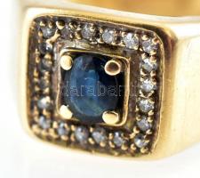Arany (Au/14k) Férfi pecsétgyűrű 20 darab brillel (cca. 0,05c) és 1 db zafírral ékítve, jelzett, bru...
