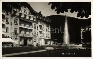 1939 Trencsénteplic, Trencianske Teplice; Grand Hotel Teplice szálloda, szökőkút / hotel, fountain. photo (EK)