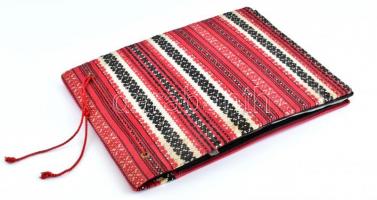 1971 Tungsram gyár működését, termékeit bemutató fotóalbum, első albumlap szakadt, 18×13 cm-es berag...