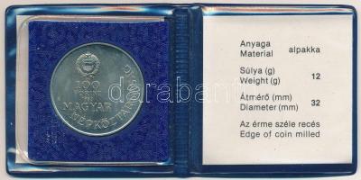 1983. 100Ft alpakka "Széchenyi István" tokban, tanúsítvánnyal T:BU patina, az érmét tartó ...