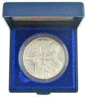 1991. 500Ft Ag "II. János Pál pápa látogatása" dísztokban T:1- (PP) patina, ujjlenyomat
A...