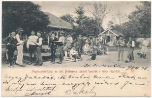 1904 Nagyszentmiklós, Sannicolau Mare; M. kir. földműves iskolai tanulók a telep részletén / agricultural farmer school, farmer students + SZEGED - ARAD 67. SZ. vasúti mozgóposta bélyegző