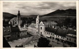 Rozsnyó, Roznava; Fő tér, templom, Tátra Bank, Első gömörmegyei temetkezési intézet, Schnitzer üzlete. Fuchs József kiadása / main square, church, bank, funeral company, shops