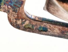 Ezüst (Ag) nyakkendőtű lánccal, jelzett, 5,7 g, h: 5 cm (nyakkendőtű) és h: 8 cm (lánc), apró kopásn...