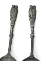 6db jelzett ón kanál, 18cm, fali konzollal, fa, 40x7x4cm