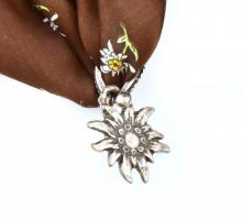 Havasi gyopáros kendő medállal, 50x50cm