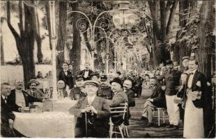 1916 Budapest XV. Rákospalota-Újpest, Horváth Imre nagyvendéglője, kert katonákkal, vendégekkel és pincérekkel
