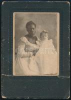 cca 1910 Baba néger dadájával, kartonra kasírozott fotó, sérült karton, fotó kissé foltos, 10×6,5 cm