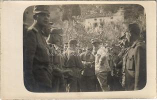 Első világháborús osztrák-magyar katonák érdemrend osztás közben a fronton / WWI K.u.k. military, soldiers receiving order of merit on the front. photo