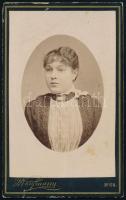 cca 1885 Női portré, keményhátú fotó Kaufmann bécsi műterméből, 10,5×6,5 cm