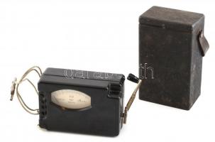 Régi mérőműszer (Ohm), dobozban, kopott 19x11x8cm