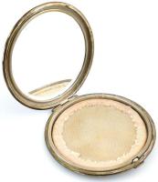 Ezüst (Ag) pudrié, kopott, vésett, jelzett, belsejében fém betéttel, bruttó: 155g, d:10cm