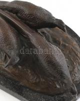 Jelzés nélkül: Fácánok. Öntött, patinázott
bronz, márvány talapzaton, 30,5x16x10cm