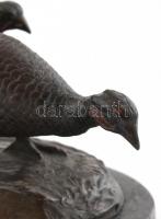 Jelzés nélkül: Fácánok. Öntött, patinázott
bronz, márvány talapzaton, 30,5x16x10cm