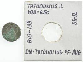 Római Birodalom / Cyzicus / II. Theodosius 402-450. AE Nummus (1,13g) T:2- patina Roman Empire / Cyzicus / Theodosius II 402-450. AE Nummus (1,13g) "D N THEO[DOSIVS P F AVG] / [SMKA]" C:VF patina RIC X 451.