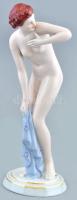 Royal Dux vetköző akt, kézzel festett, jelzett (Elly Strobach), minimális kopással. 23 cm