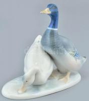 Metzler & Ortloff porcelán kacsák, kézzel festett, jelzett, nagyon apró kopásokkal, m: 13 cm