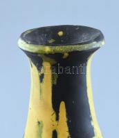 Gorka Lívia (1925 - 2011): Váza. Fekete, sárga mázakkal festett kerámia, hibátlan. Jelzett: Gorka Lí...