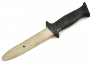 Katonai gyakorló kés, kopásnyomokkal, h: 26,5 cm