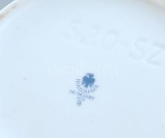 Hollóházi Szász Endre által tervezett mintával díszített porcelán váza zöld mázzal. matricás, jelzet...