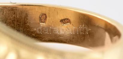 Arany (Au/18k) Női koktélgyűrű, enyhén kékes zöld smaragddal cca. 12.8ct, 22db modern csiszolású bri...