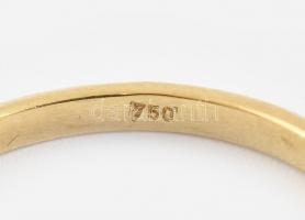 Arany (Au/18k) Női gyűrű, 1db természetes smaraddal ékítve cca. 0,30ct, 1db moderncsiszolású brillel...