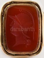 Arany (Au/14k) Férfi pecsétgyűrű, cameával ékítve, bruttó: 6,42g, m:61, jelzett