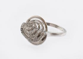 Ezüst (Ag) kövekkel ékített női gyűrű, jelzett, m:55, bruttó: 3,7g