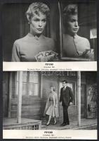 1960 Alfred Hitchcock ,,Psycho című filmjének jelenetei és szereplői, 12 db vintage produkciós filmfotó, 18x24 cm