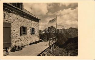 Kaunergrathütte mit Puikogel im Geigenkamm / Austrian tourist house with Olympic flag